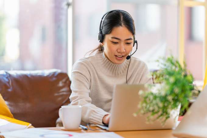 contact center agent working remotely.